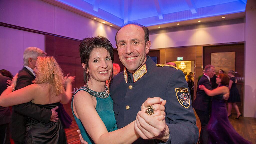 Landespolizeidirektor Franz Ruf mit Ehefrau Uschi beim Ball im Hotel Crowne Plaza.