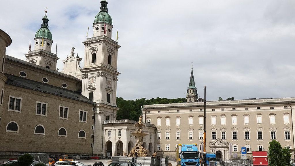 Aufbauarbeiten für Grönemeyer-Konzert am Residenzplatz