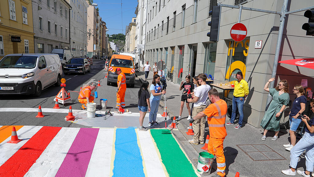 Regenbogenzebrastreifen Andräviertel