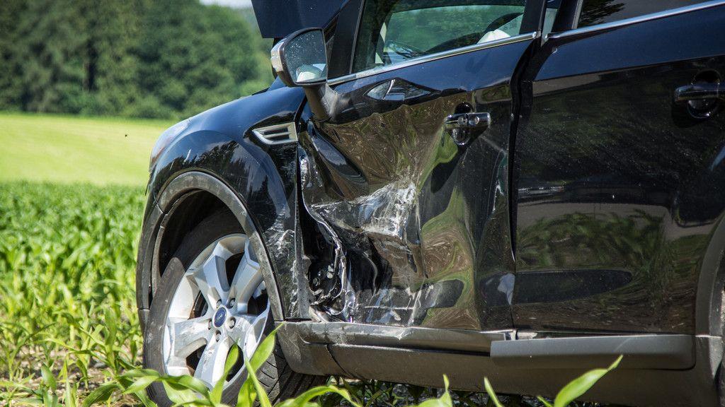 Zwei Verletzte bei Kreuzungscrash bei Laufen