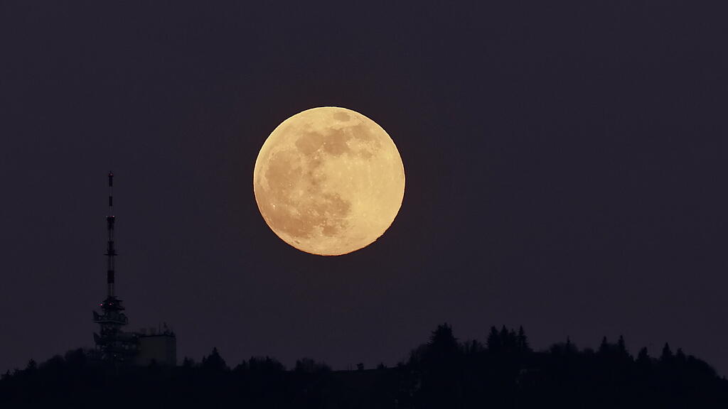 Supermond in Salzburg am 26. April 2021