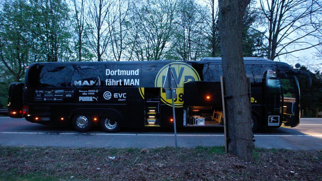 Bomben detonieren an BVB-Bus