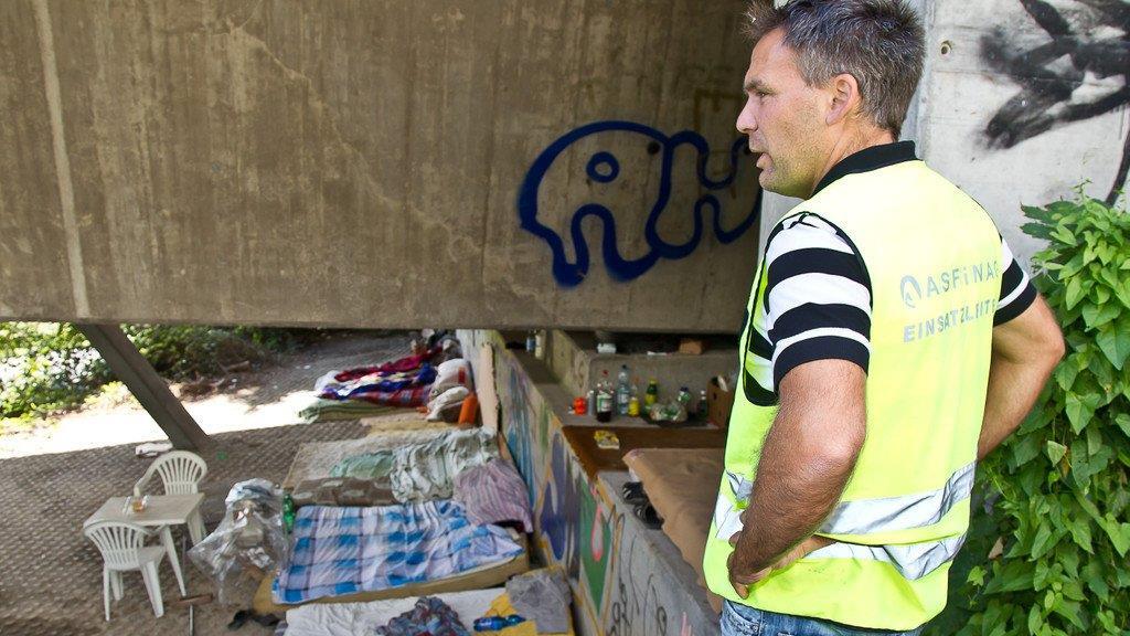 Bettlerlager unter der Autobahn