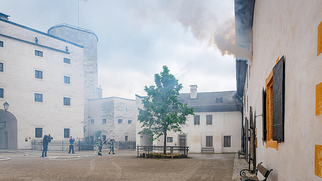 Feuerwehr-Übung auf der Festung, II
