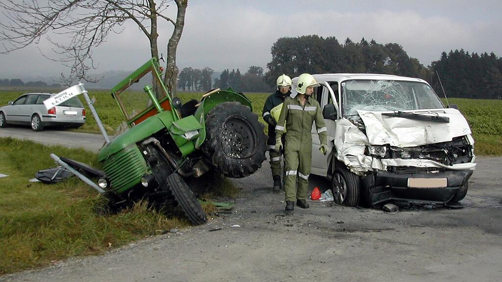 Drei Verletzte, darunter einer schwer, forderte ein weiterer Unfall im oberösterreichischen Taufkirchen an der Pram.