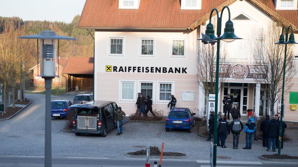 Moosdorf: Verwirrter Bankräuber wird festgenommen