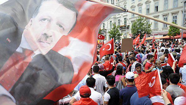 Solidaritätskundgebung für Erdogan in Wien