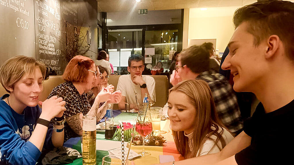 Stammtisch Bild 3_Copyright_Heublumen LGBTQIA^M Initiative.jpg