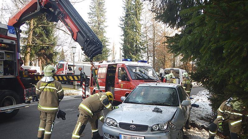 Pkw-Lenkerin erfasst Fußgänger in Saalfelden