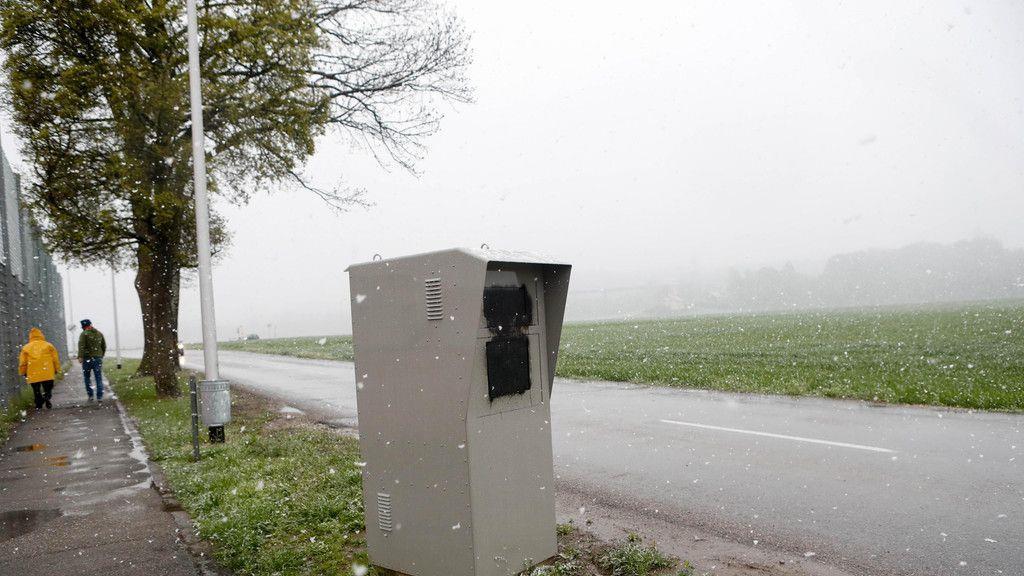 Mehrere Blitzer in Braunau beschmiert