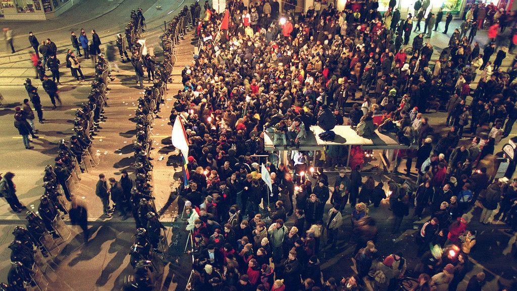 Opernball-Demo im Jahr 2000