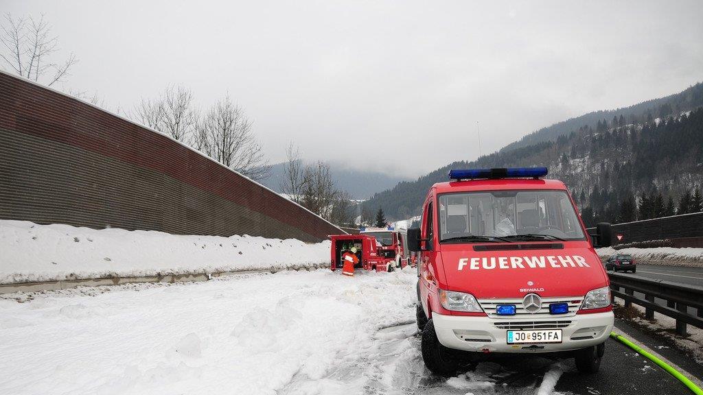Reisebus in Vollbrand