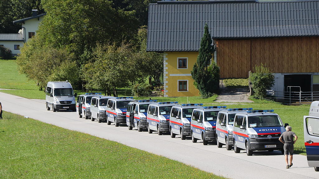 Polizeigro\u00dfeinsatz in Bad Vigaun
