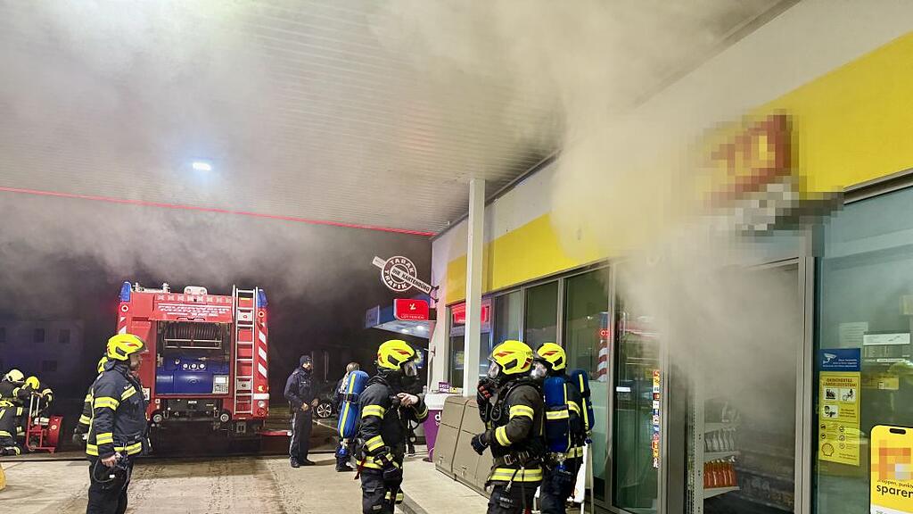 vermeintlicher Tankstellen-Brand in Tiefgraben