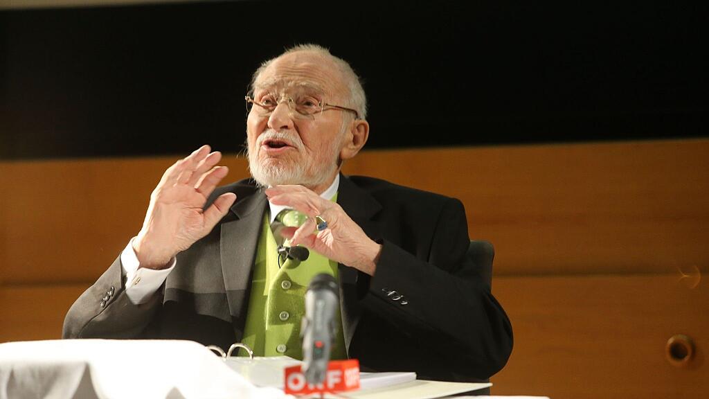 Wolf von Schilgen unterhielt das Publikum unter dem Motto "Essen, schlafen, Kinder kriegen".