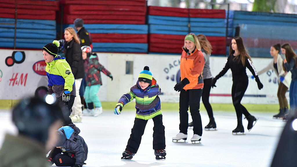 SB: Eisarena Volksgarten, Eisfläche