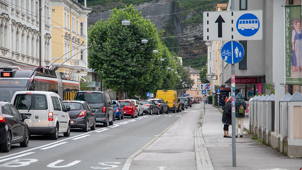 Touristen in Salzburger Altstadt