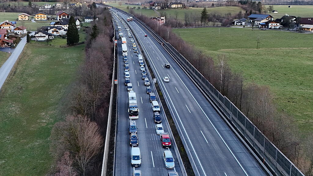Urlauberreiseverkehr auf A10 bei Golling
