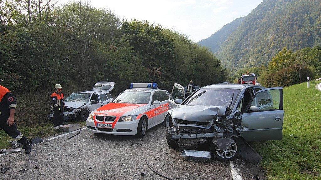 Trümmerfeld nach Frontalcrash