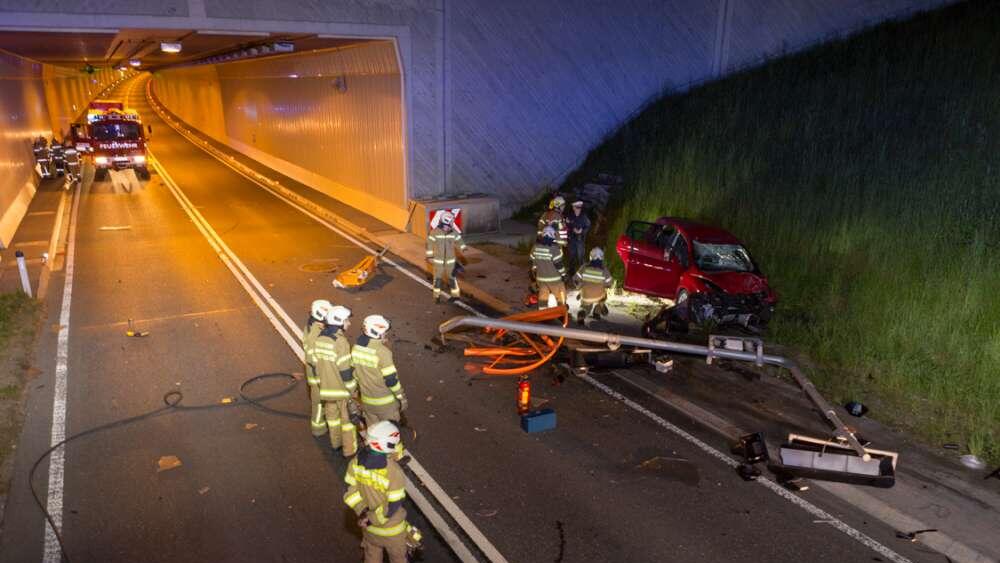 Die Unfallstelle vor dem ersten Umfahrungstunnel.