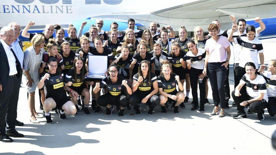 Ankunft ÖFB-Frauen Wien