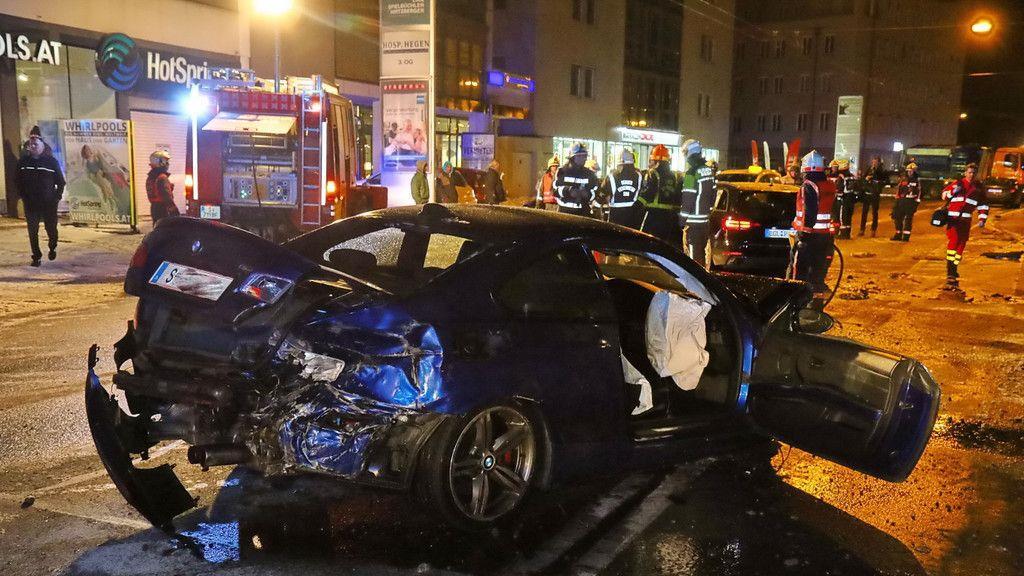 Verletzte nach Crash in Hellbrunner Straße