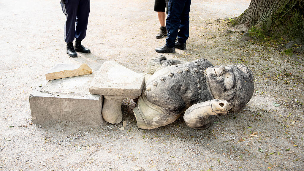 Zwerg in Zwergerlgarten umgestürzt