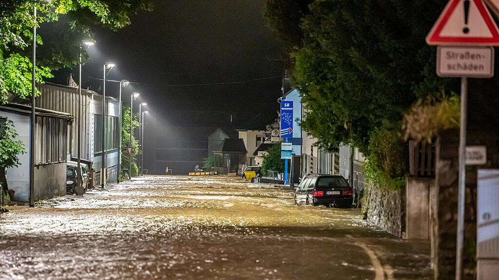 Sch\u00e4den nach Unwetter in Deutschland