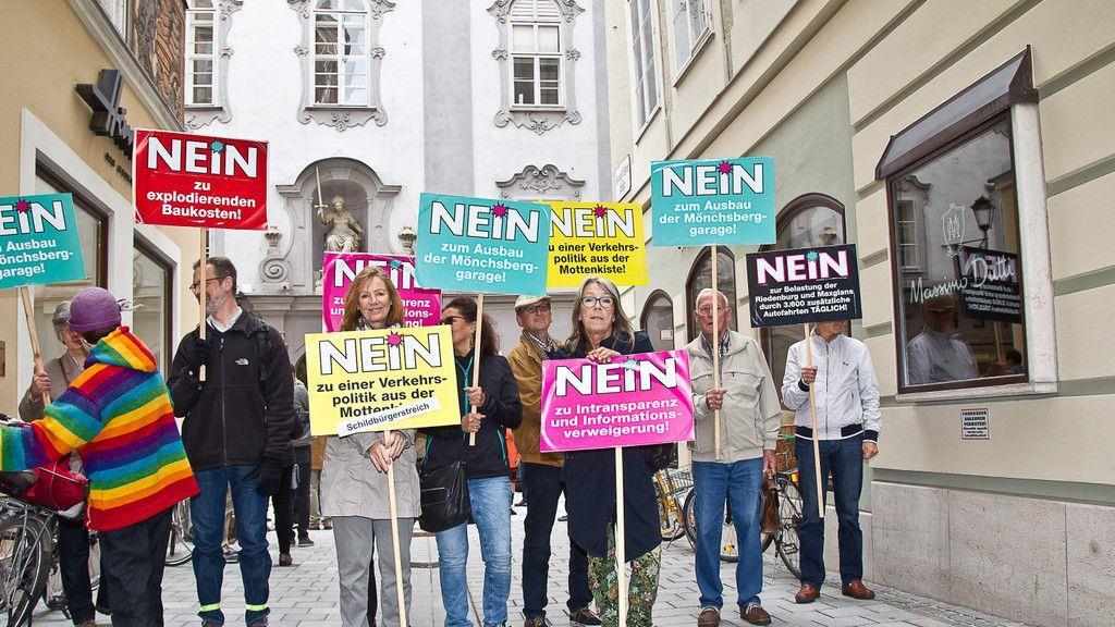 Demo gegen den Ausbau der Mönchsberggarage