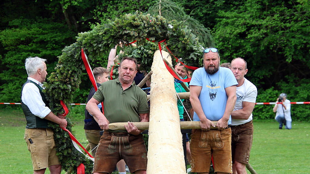 Maibaumaufstellen in St. Jakob am Thurn
