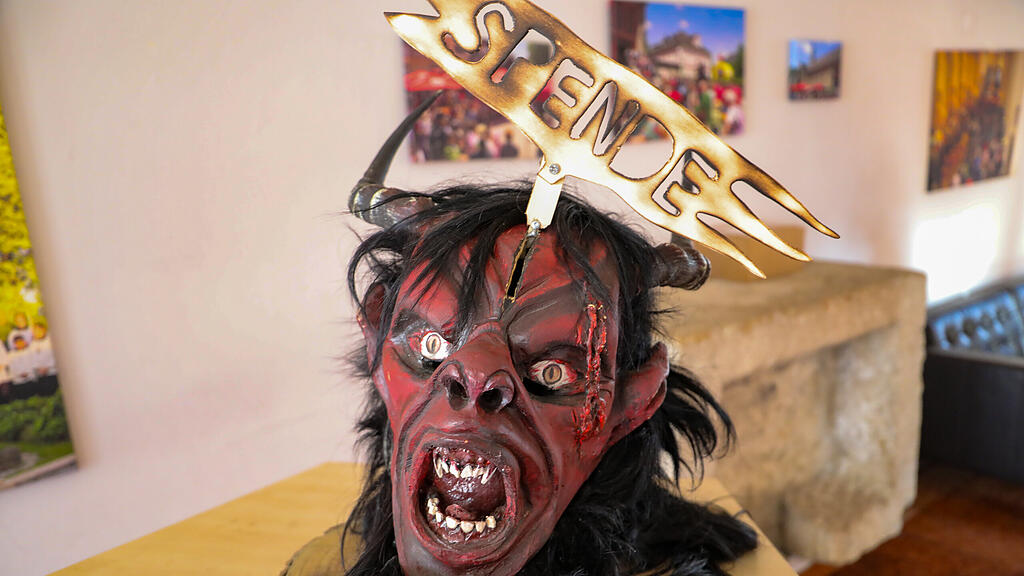 13. Maskenausstellung der Maxglaner Teufeln