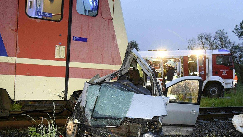 Dramatischer Zugcrash in NÖ fordert fünf Tote