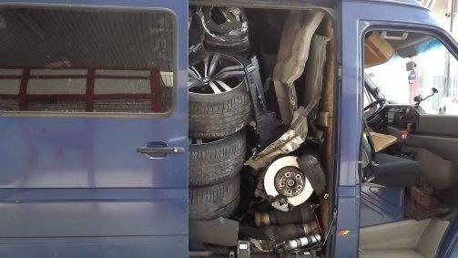 Autodiebe verstecken BMW X6 in Transporter