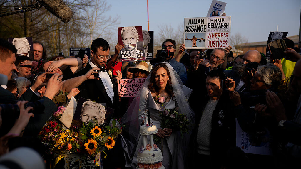 Julian Assange heiratet Stella Moris im Gefängnis