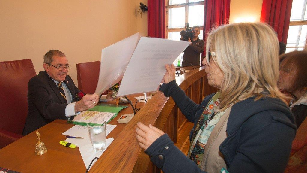 Demos vor dem Rathaus II