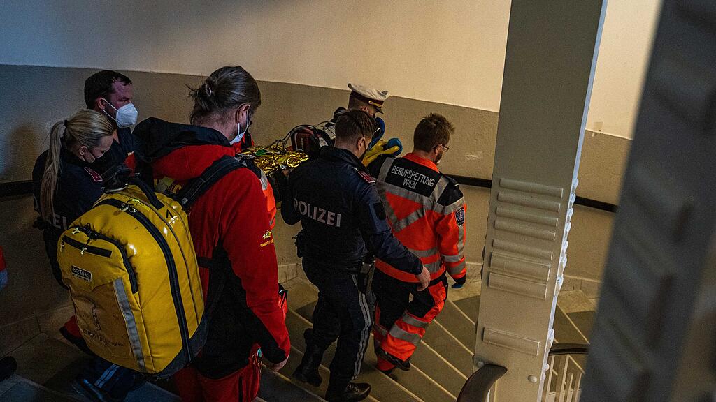 Wien: Arbeiter in Aufzugsschacht abgestürzt