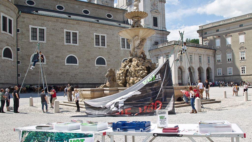 VGT protestiert am Residenzplatz gegen Gatterjagd