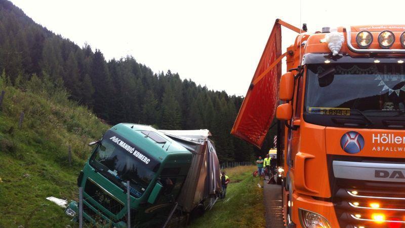 Lkw-Bergung auf A10