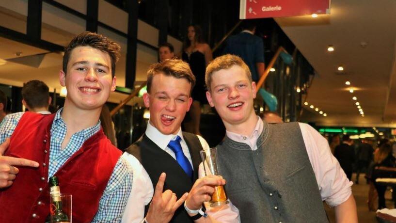 Lustiger Abend beim HAK/HTL-Ball in St. Johann im Pongau.