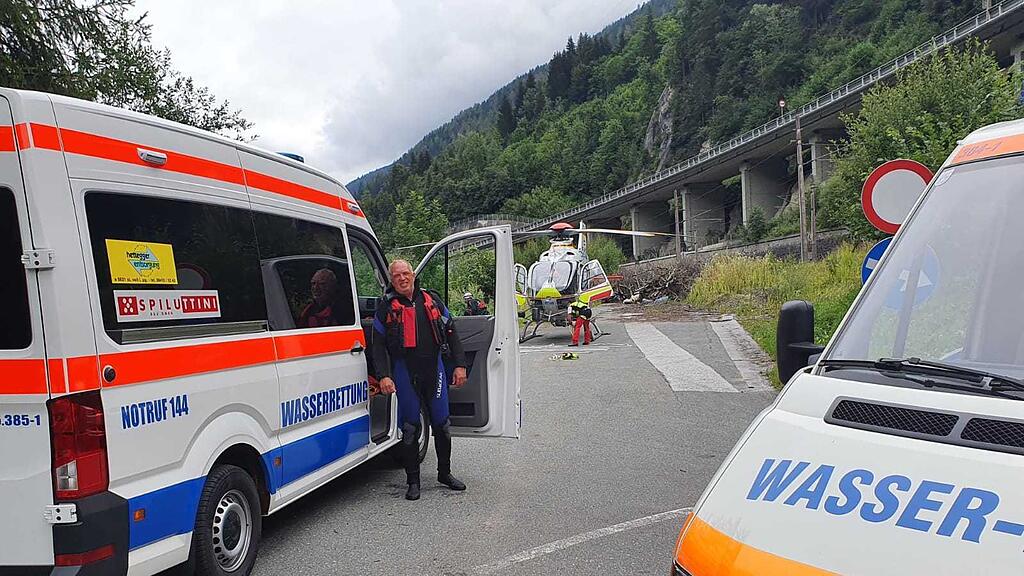 Raftingboote auf Salzach gekentert
