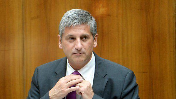 Der Minister will erst nötigen Spielraum schaffen