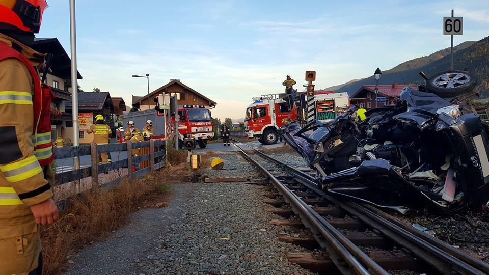 Pkw kollidiert in Mittersill mit Pinzgaubahn