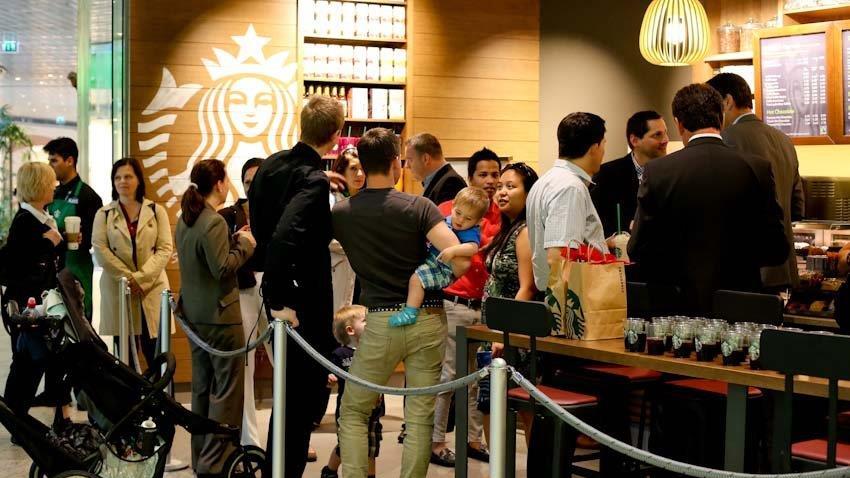 Starbucks eröffnet im Europark, II