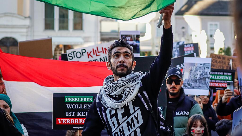 Demo in Salzburg f\u00fcr Bewohner von Gaza