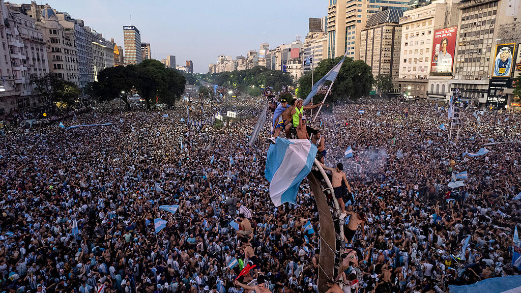 Argentinien ist Fu\u00dfball-Weltmeister: Party in Buenos Aires