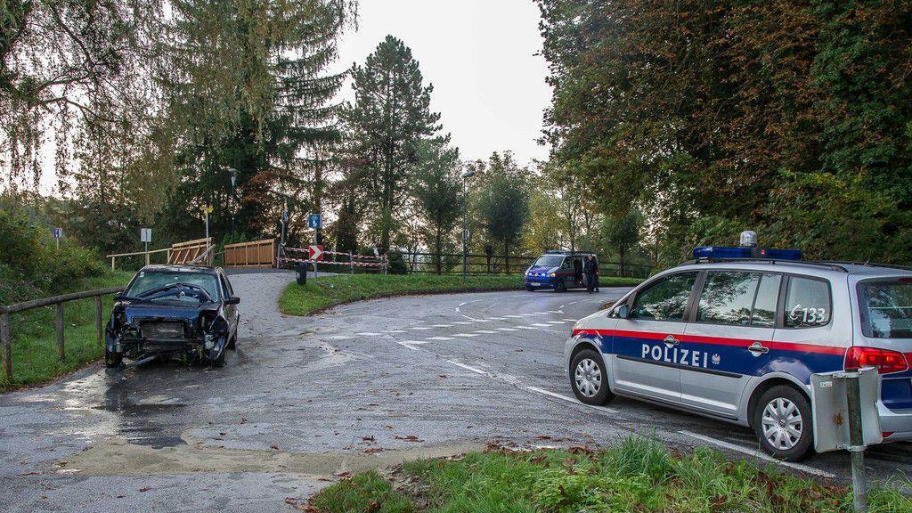 Alkolenker landet mit Pkw im Almkanal
