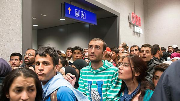 Auch am Montag gab es wieder starken Zustrom von Flüchtlingen
