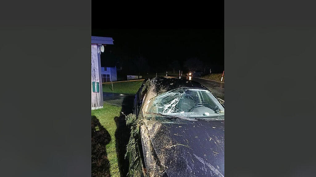 Zwei Verletzte bei Auto-Überschlag in Henndorf
