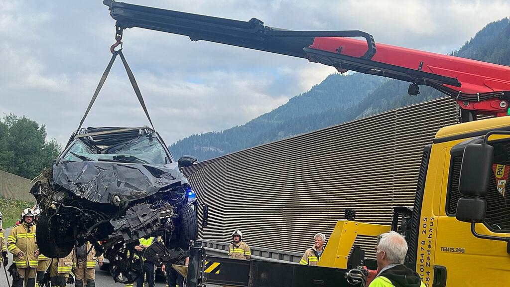 Auto-Überschlag auf A10 in Zederhaus