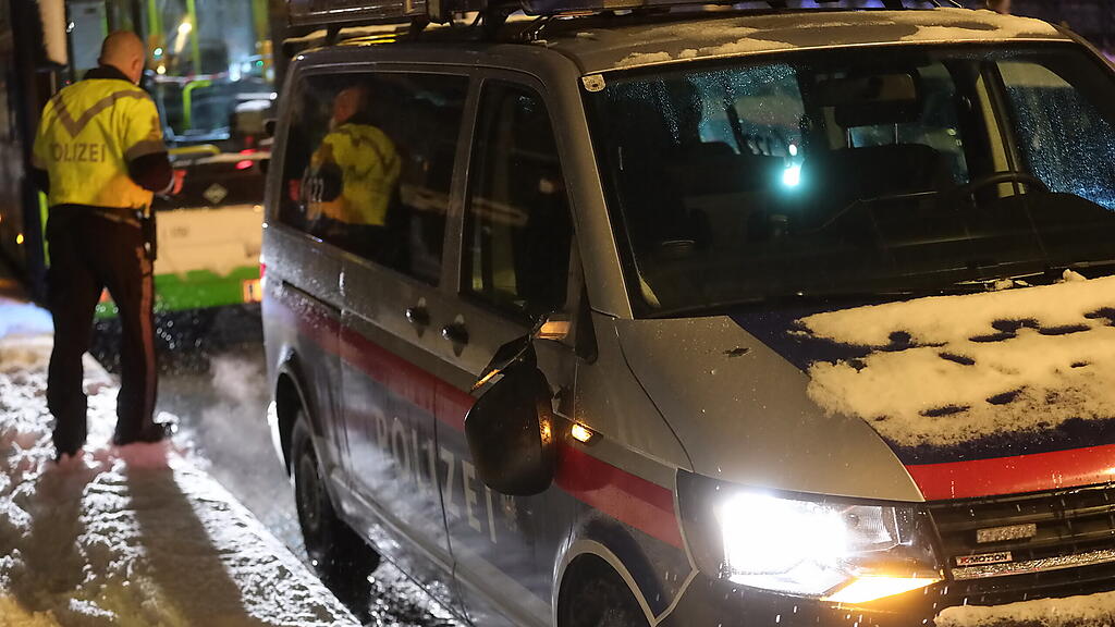 Stau und Unfälle wegen Schnee in Stadt Salzburg